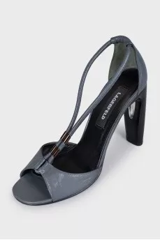 Leather sandals with an accent heel
