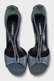 Leather sandals with an accent heel