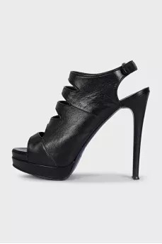 Leather sandals with velcro