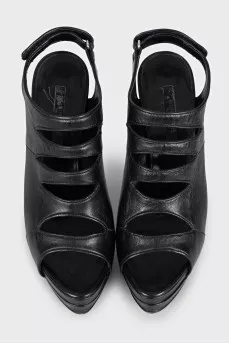 Leather sandals with velcro