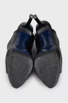 Leather sandals with velcro