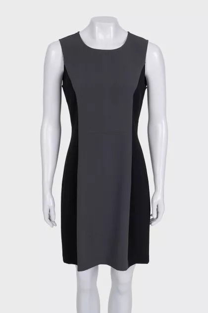 Two-tone fitted sleeveless dress