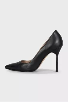 Black pumps