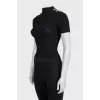 Slim-fitting t-shirt with buttons on the shoulders