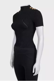 Slim-fitting t-shirt with buttons on the shoulders