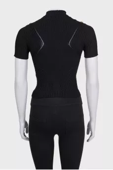 Slim-fitting t-shirt with buttons on the shoulders