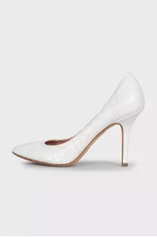 White shoes with embroidery