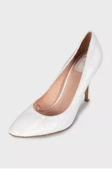 White shoes with embroidery