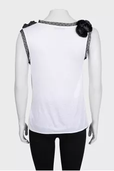 Straight top with lace trim