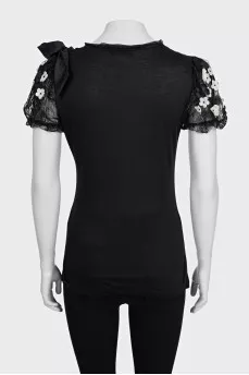 A straight T-shirt decorated with crystals and sequins