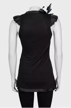 Black T-shirt with decoration