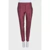 Cropped mid-waist trousers with a printed pattern