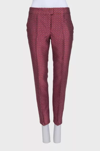 Cropped mid-waist trousers with a printed pattern
