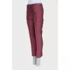 Cropped mid-waist trousers with a printed pattern