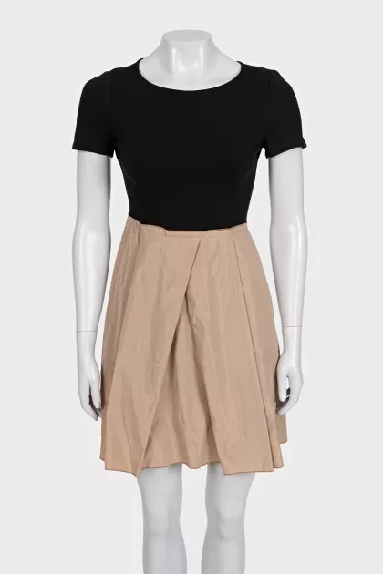 Black fitted dress with beige hem