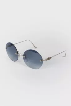 Sunglasses with blue lenses