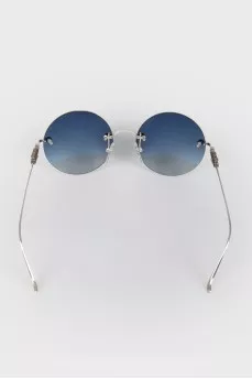 Sunglasses with blue lenses