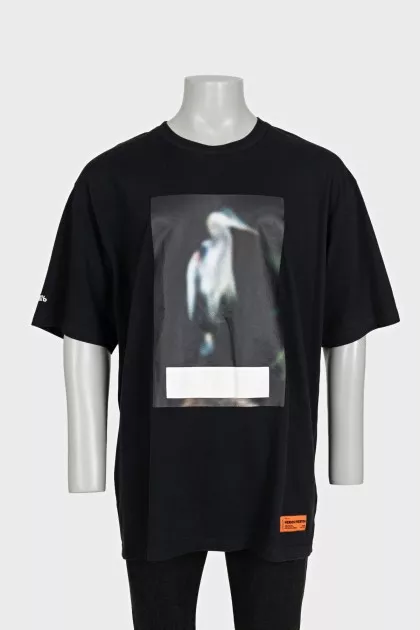 Men's black T-shirt with contrasting print