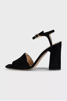 Замшеві босоніжки чорного кольору на підборах