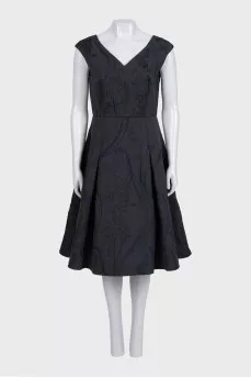 Fitted dresses with a voluminous print