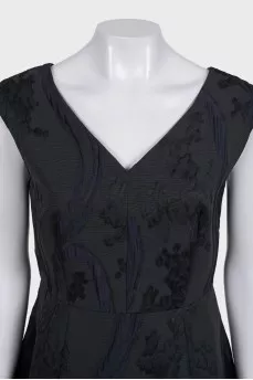 Fitted dresses with a voluminous print
