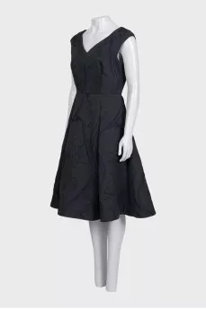 Fitted dresses with a voluminous print