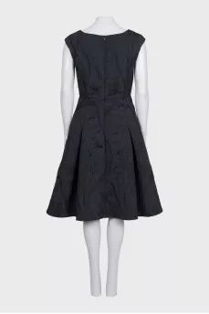 Fitted dresses with a voluminous print