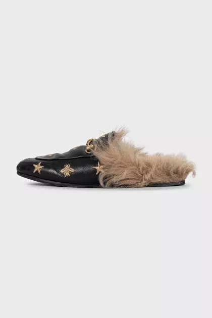 Black leather mules lined with fur