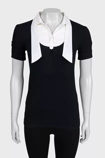 Black T-shirt with a white collar