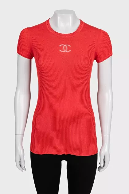 Red fitted t-shirt with logo