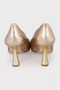 Leather shiny shoes with gold heels