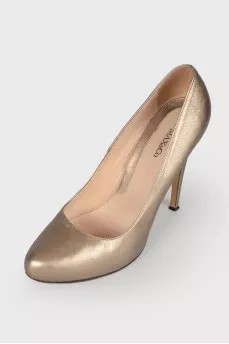 Metallic leather heels