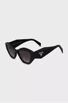 Sunglasses with a shaped black frame