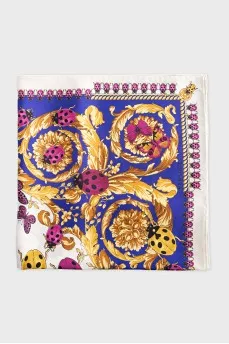 Twill silk scarf with a roll seam