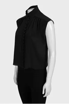 Black sleeveless blouse with voluminous buttons