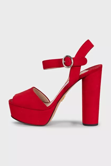 Red suede sandals with chunky heels