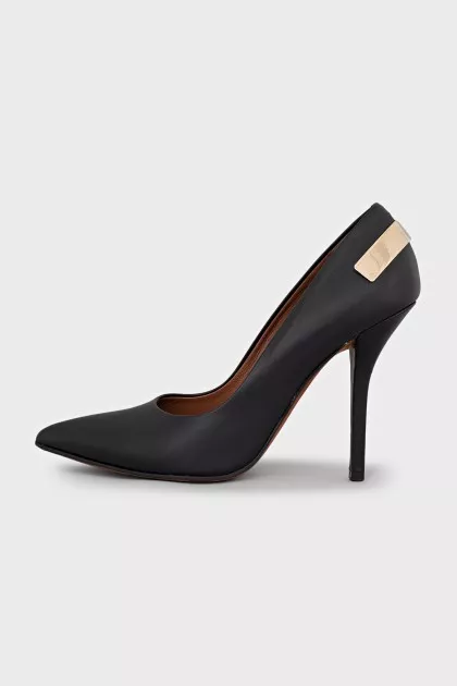 Leather pumps with metallic embellishments