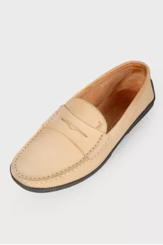 Beige moccasins with manual stitch