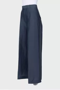 Wide-leg trousers with creases and tag
