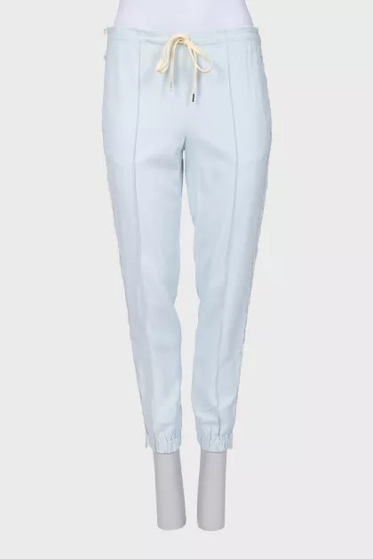 Tapered trousers decorated with lace