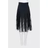 Расклешенная юбка декорированная кружевом с биркой