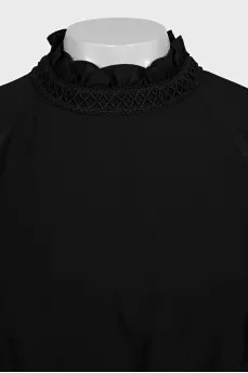 Fitted dress with a high collar with a tag