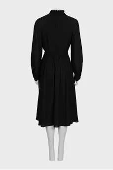 Fitted dress with a high collar with a tag