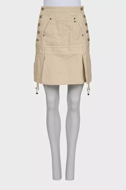 Button-down mini skirt with tag
