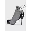 Ankle boots with heels and laces