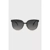 Sunglasses with brand logo on the temples