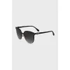 Sunglasses with brand logo on the temples