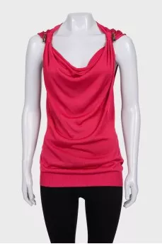 Translucent top decorated with brooches