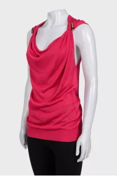 Translucent top decorated with brooches