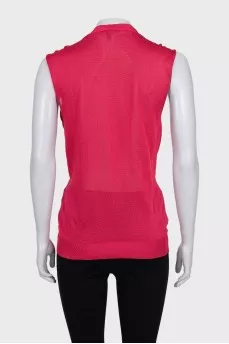 Translucent top decorated with brooches